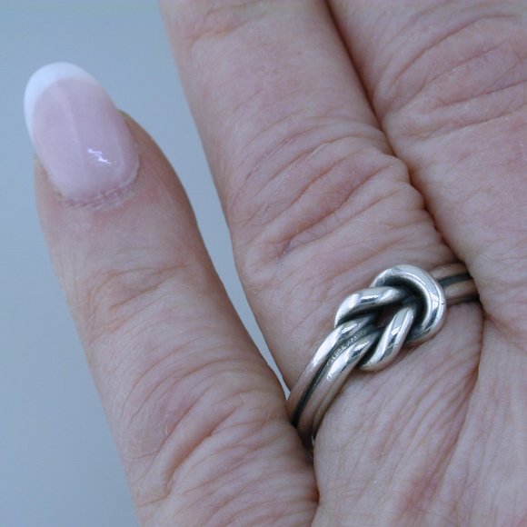 James Avery Sterling Lover's Knot Ring Size 9 - Picture 3 of 6